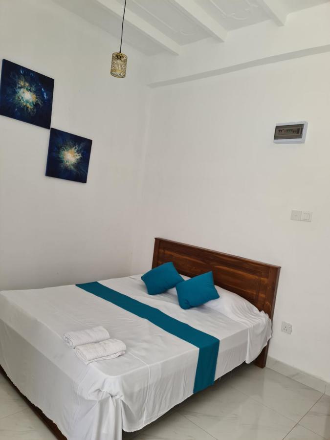 Ceylon Lodge - Airport Transit Hostel Негомбо Экстерьер фото