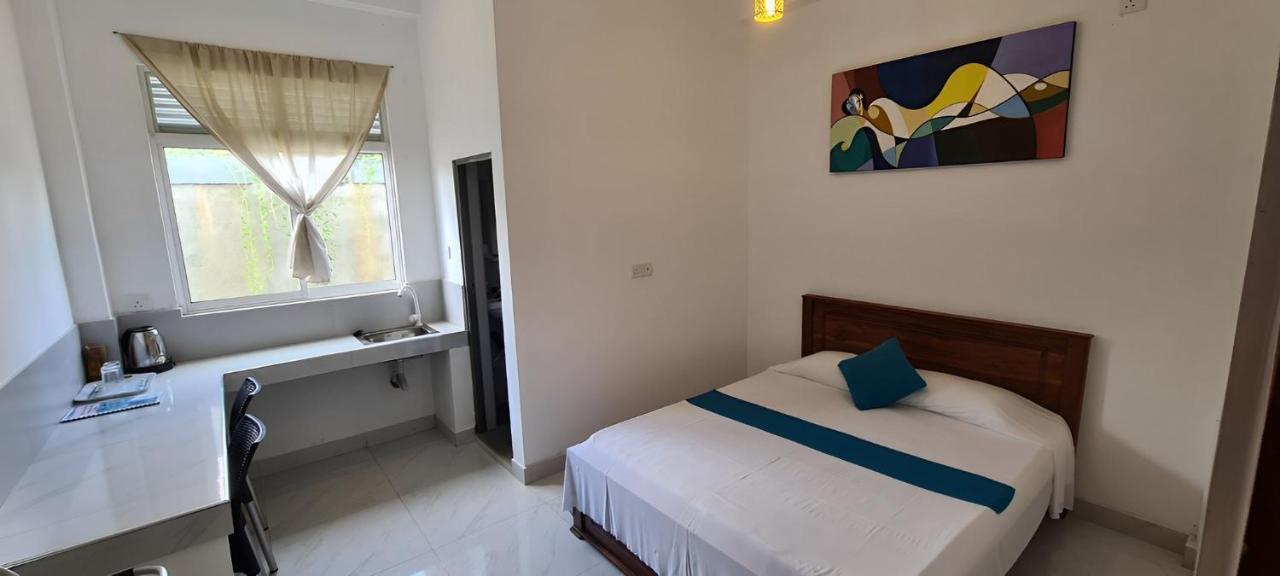 Ceylon Lodge - Airport Transit Hostel Негомбо Экстерьер фото