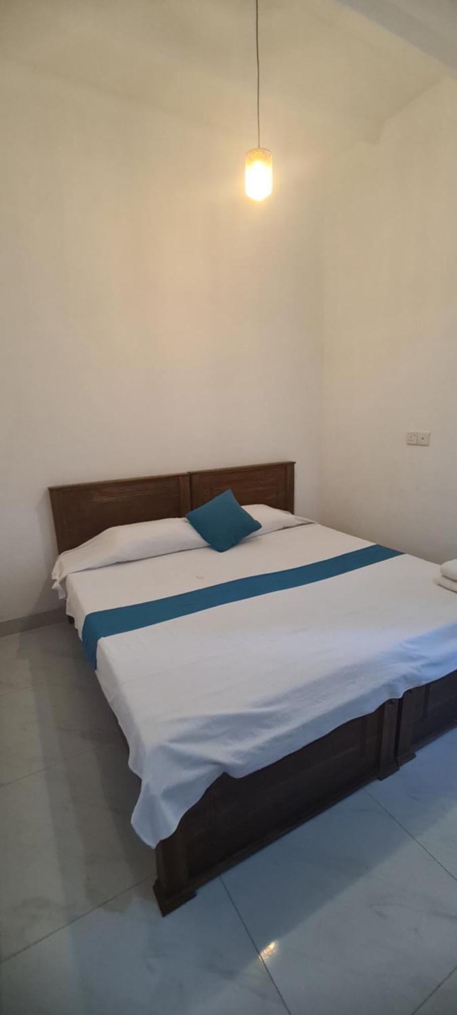 Ceylon Lodge - Airport Transit Hostel Негомбо Экстерьер фото