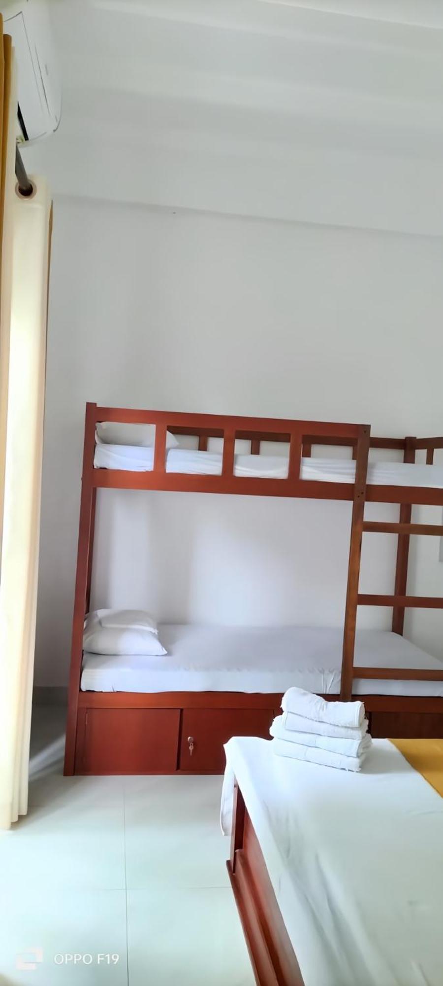 Ceylon Lodge - Airport Transit Hostel Негомбо Экстерьер фото