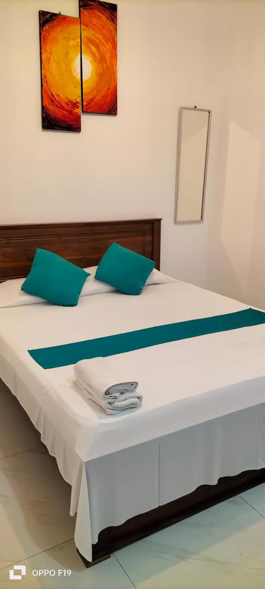 Ceylon Lodge - Airport Transit Hostel Негомбо Экстерьер фото
